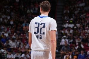 21中5得10分！弗拉格：我很难找到比赛节奏 这和大学有很大差异