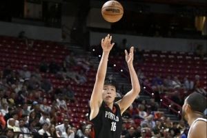 媒体人：杨瀚森的犯规防守控制、快节奏和体能是要提升的