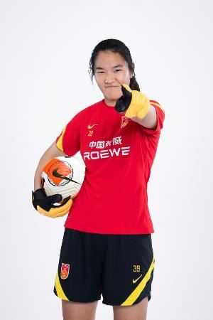 潘红艳：现在年轻要跟姐姐们学习的东西有很多，未来想走出去看看