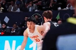 太帅了！FIBA官方超慢镜头回顾王俊杰高难度后仰跳投