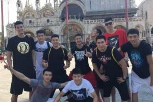 回忆杀！刘晓宇晒与赵继伟等人的合照：10年前的十个人