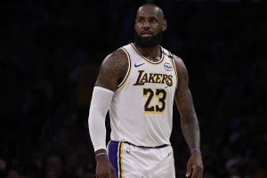 安东尼：我无法预知詹姆斯的决定 但他理应终老湖人！