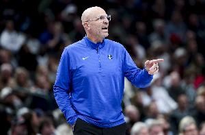 基德谈减少失误：保护好球权 大家需要多沟通放慢节奏