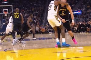 这动作有点大!以赛亚-杰克逊锁喉搂倒波杰姆 被追加一级恶意